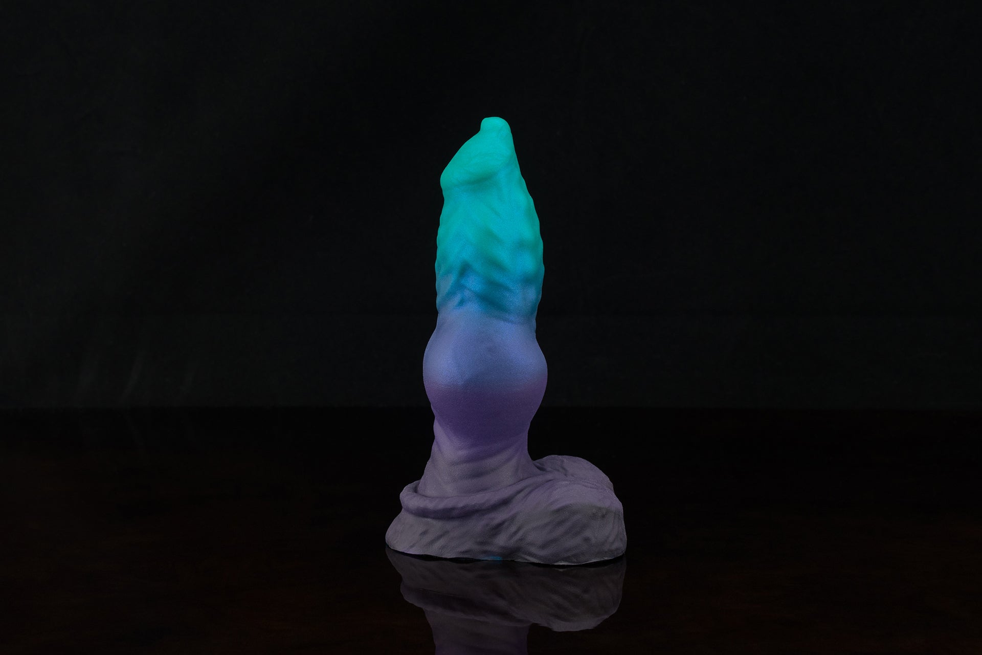 1329 Small Dante in Medium Firmness - Suction Cupped