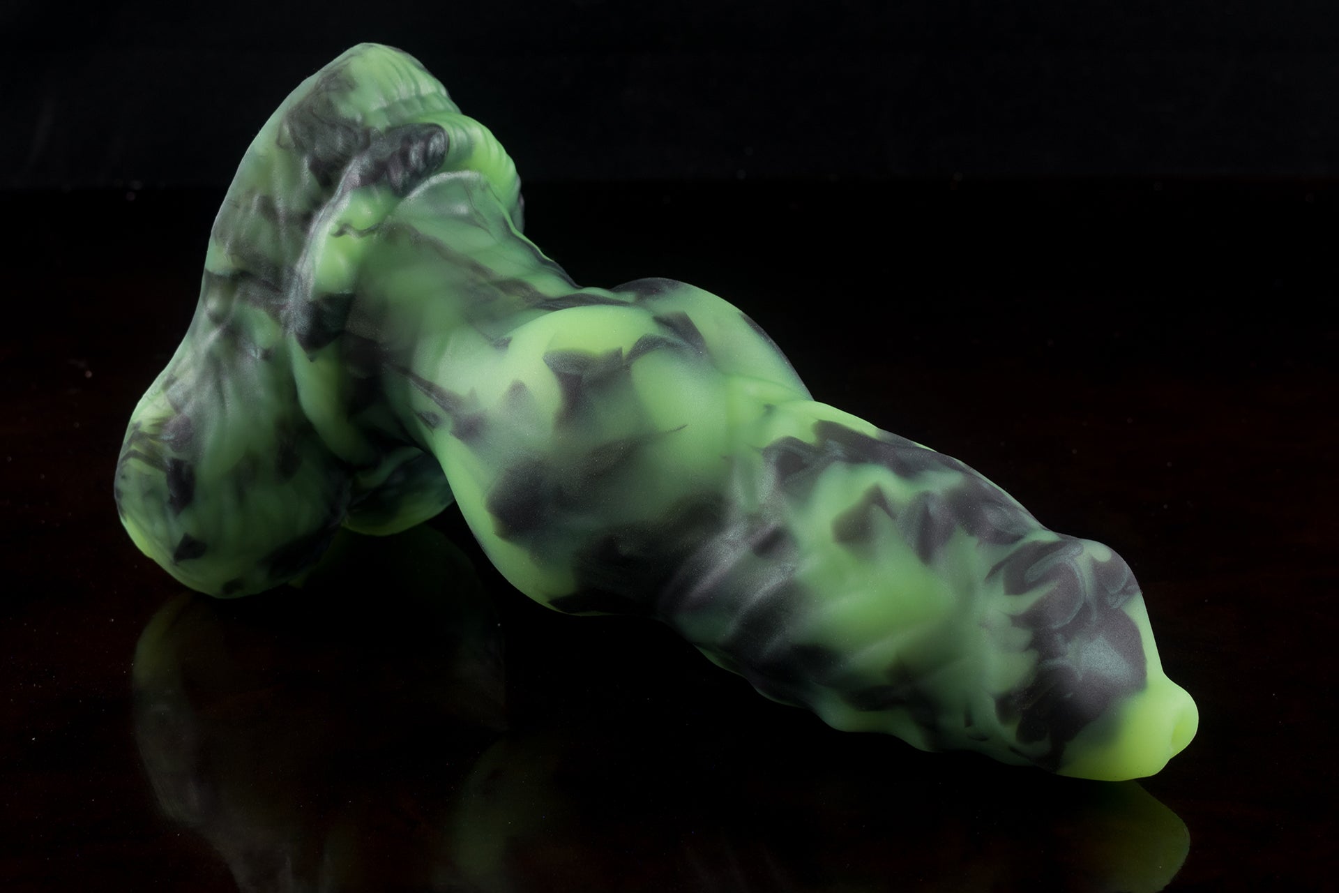 2232 Large Dante in Firm Firmness with Suction Cup - Fizzle