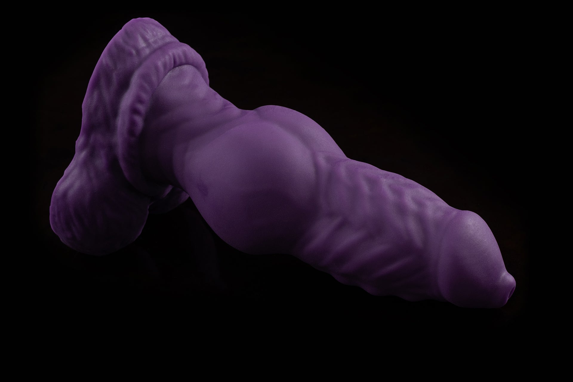 3949 Medium Dante in Medium Firmness with Suction Cup - Fizzle