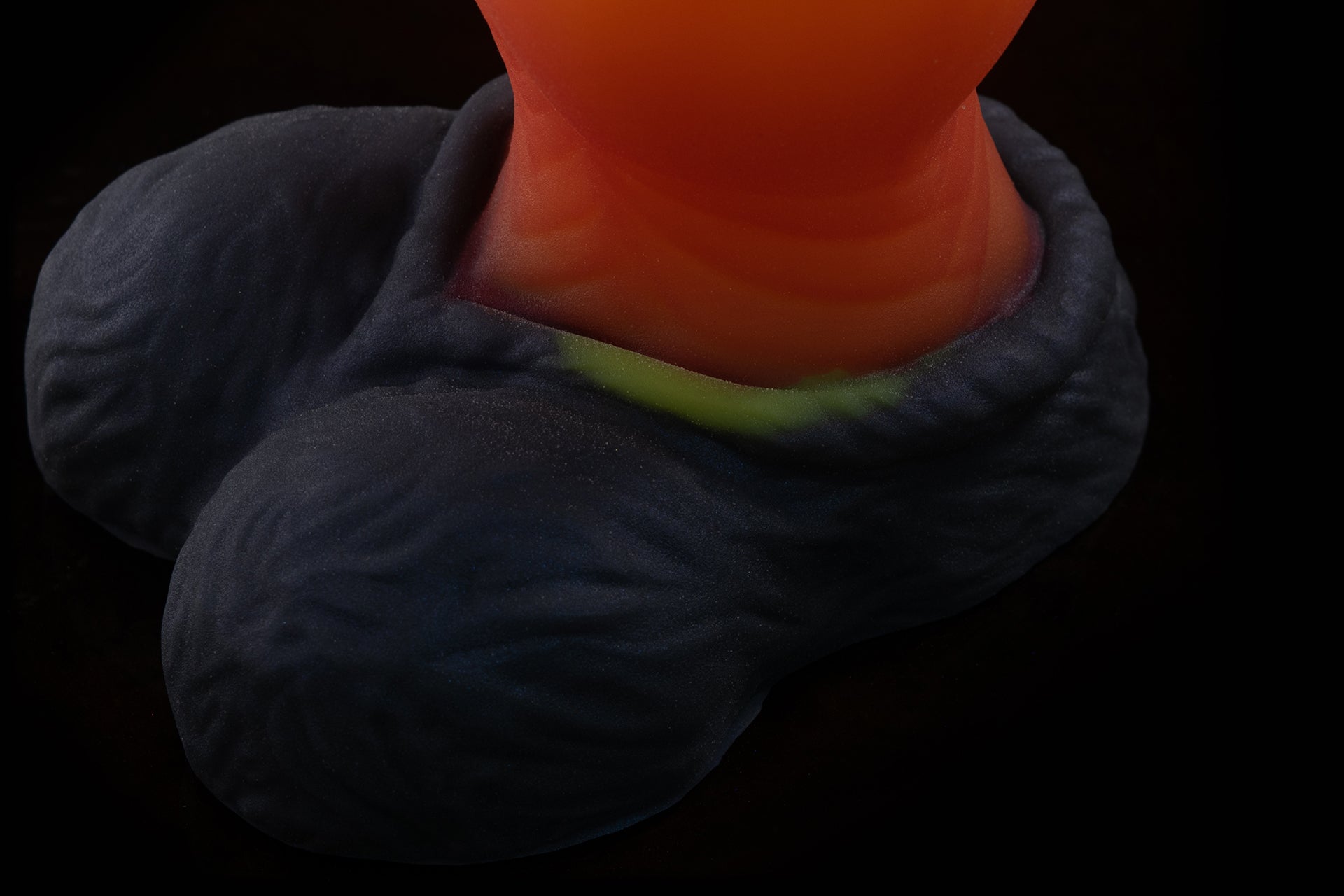 6819 Large Dante in Medium Firmness with Suction Cup