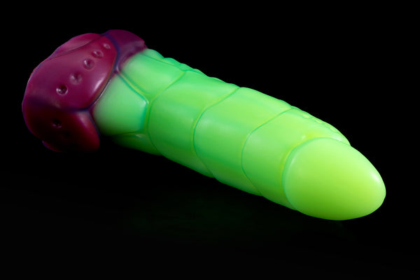 3077 Large Mantis in Soft Firmness with Suction Cup