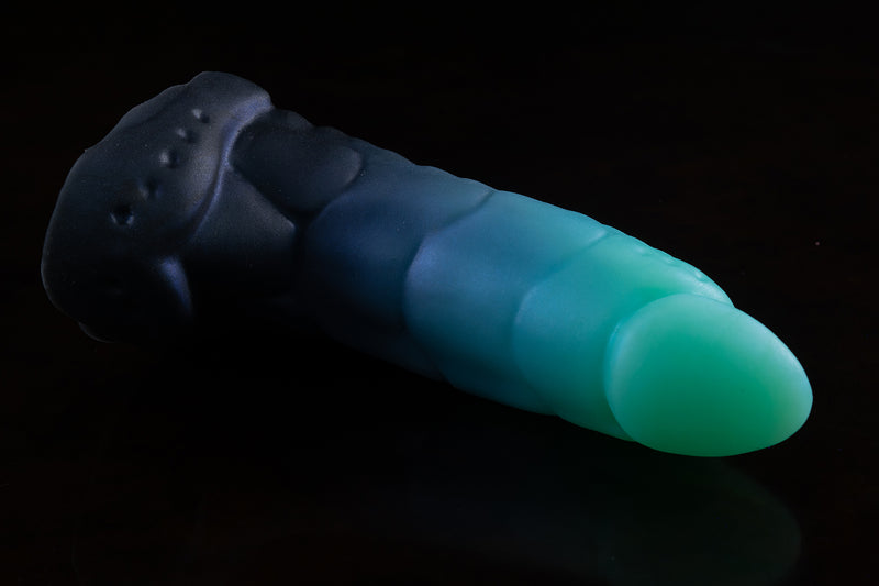 4116 Small Mantis in Firm Firmness with Suction Cup - Fizzle
