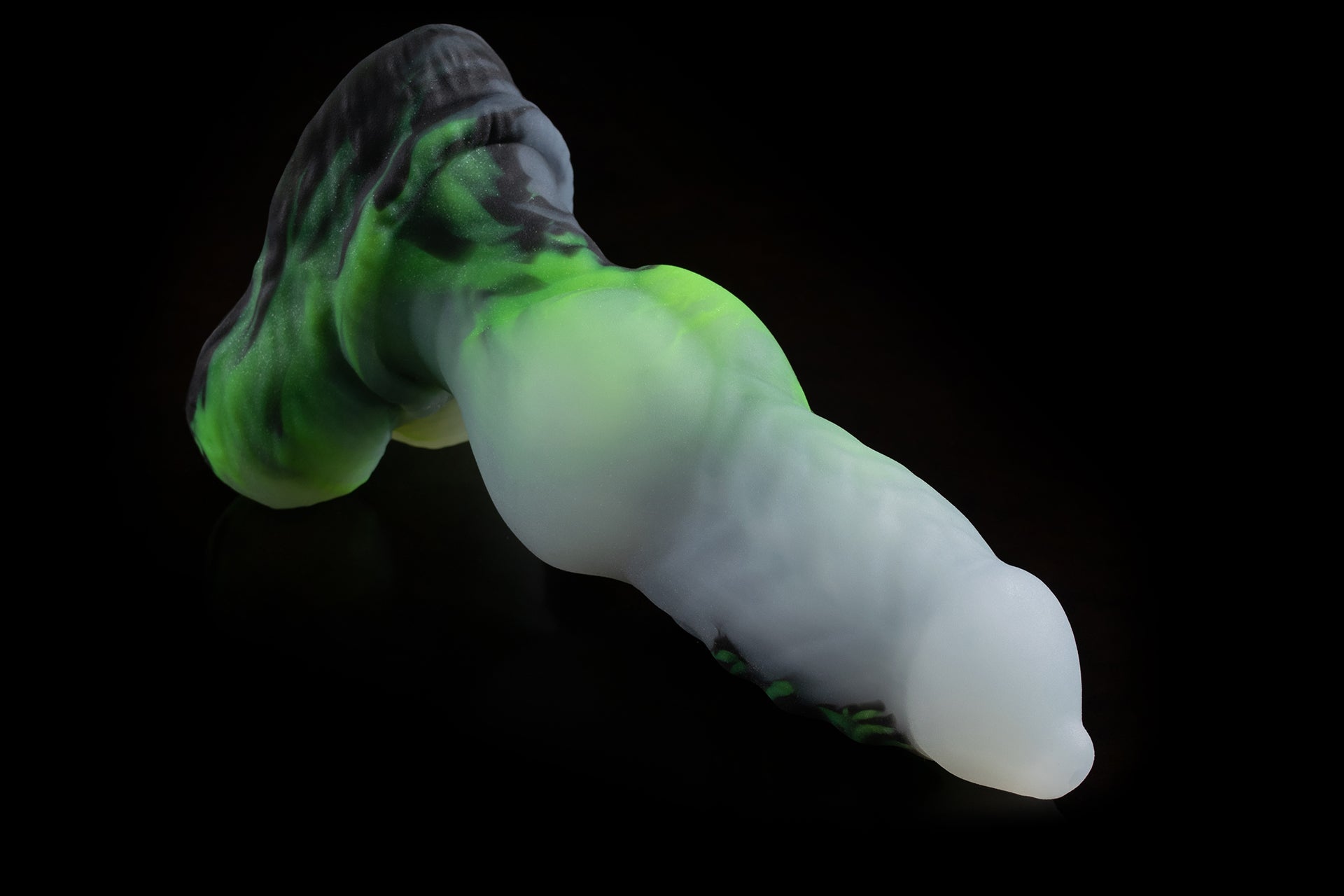 4326 Medium Dante in Medium Firmness with Suction Cup - Peridot Vein
