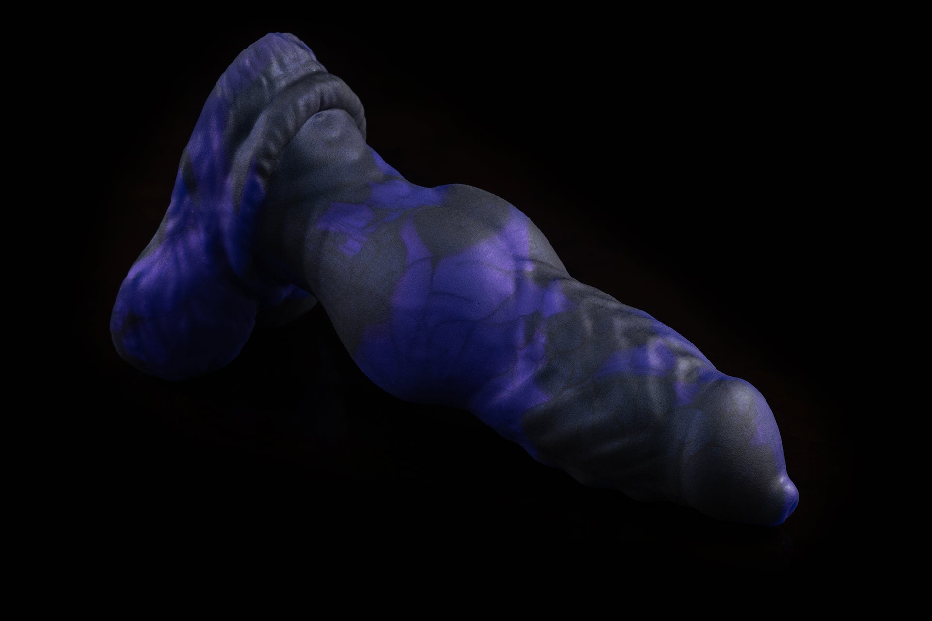 4704 Small Dante in Medium Firmness with Suction Cup