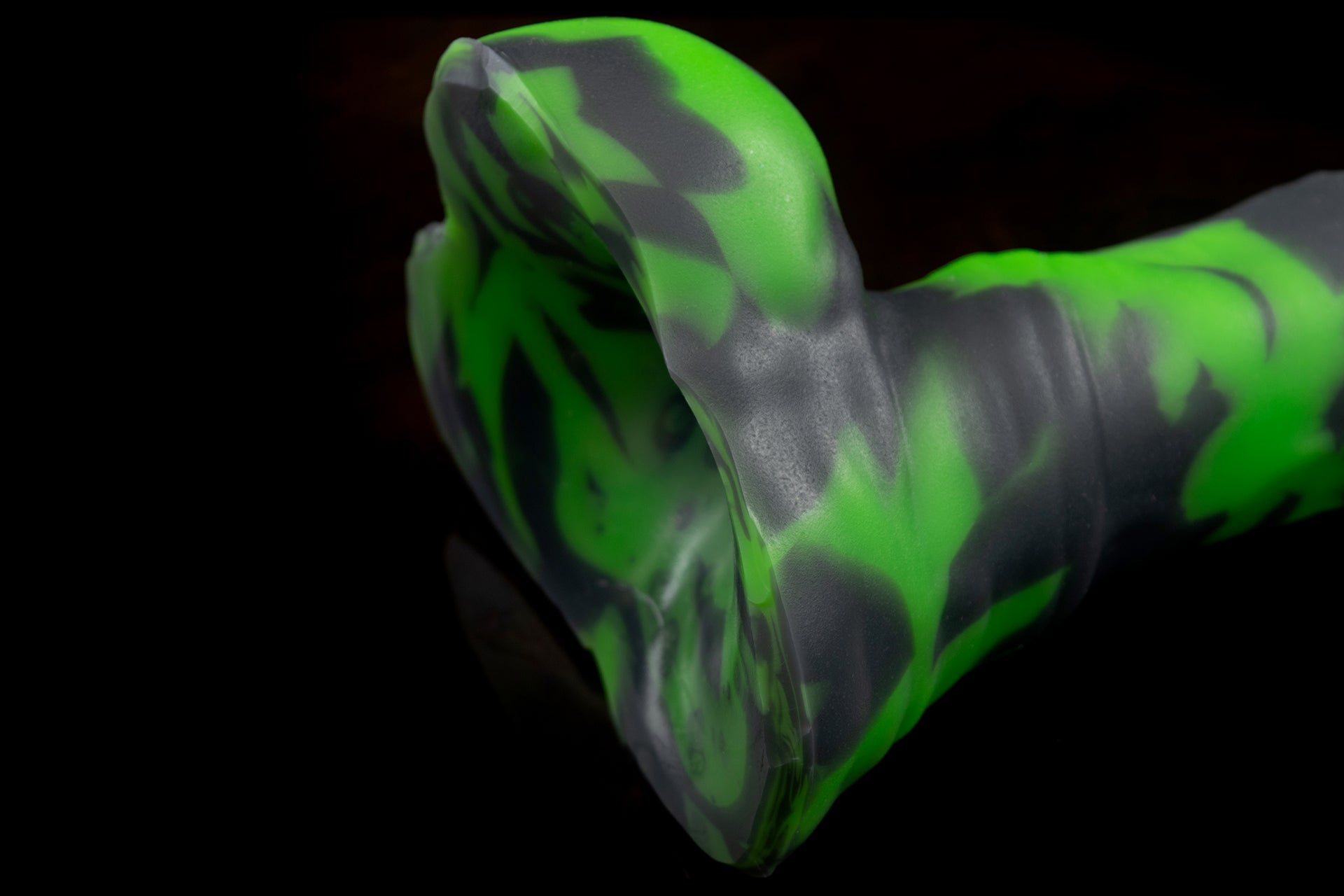 6565 Medium Atlas in Firm Firmness with Suction Cup - Fizzle