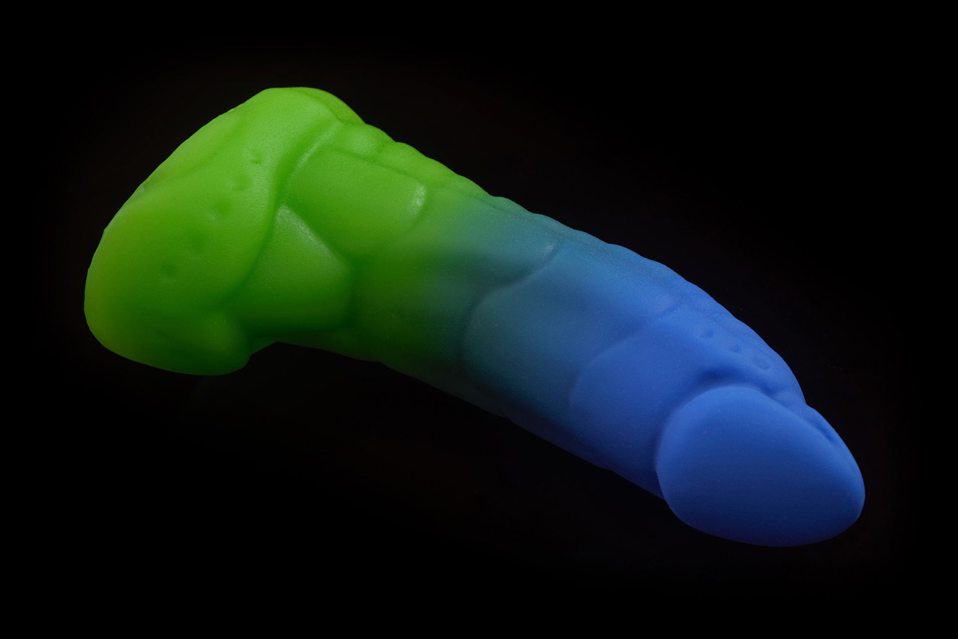 7097 Mini Mantis in Medium Firmness with Suction Cup - Fizzle
