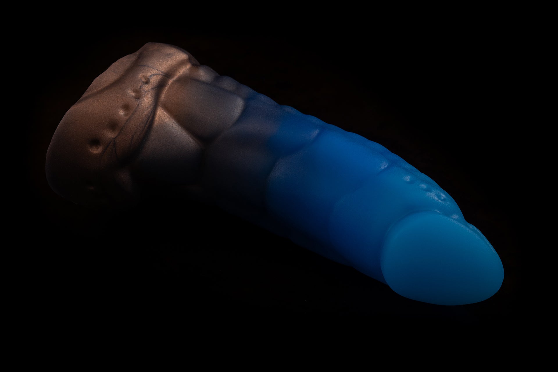 7481 Small Mantis in Medium Firmness with Suction Cup - Fizzle