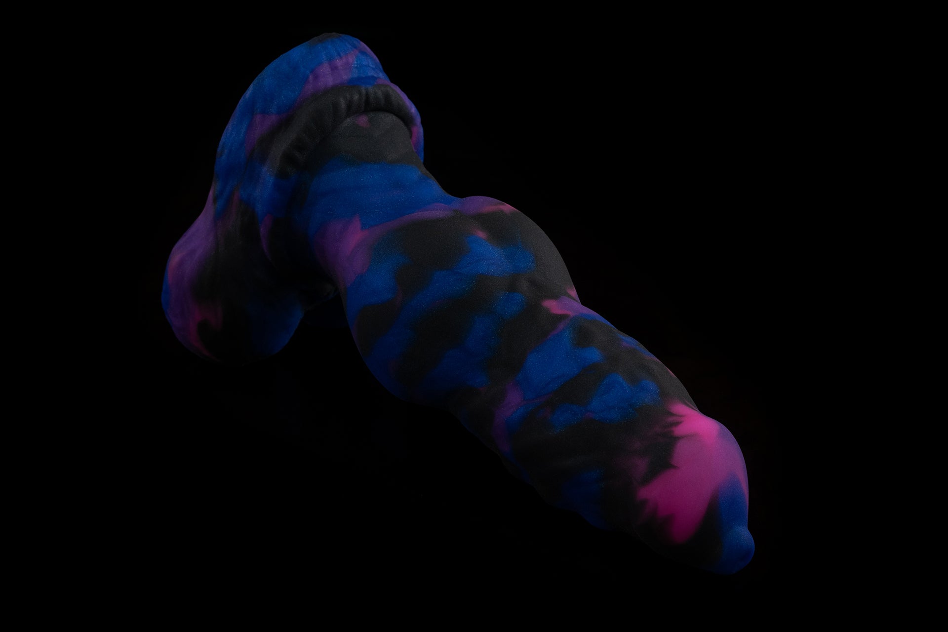 7795 Large Dante in Medium Firmness with Suction Cup